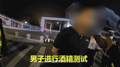 男子给儿子庆祝生日，却做了这件事！回家路上竟问：会影响儿子考公务员吗？