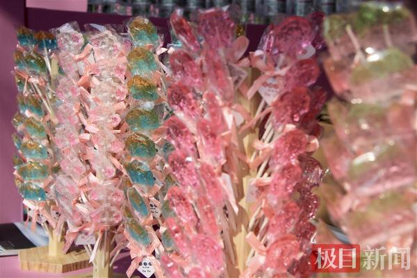 100多种产品琳琅满目，武汉东湖樱花文创市集受热捧