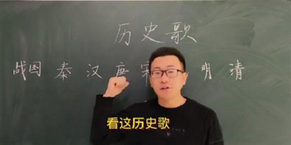 山东一中学老师自费请全班吃自热火锅奖励进步，学生们说下次要吃席