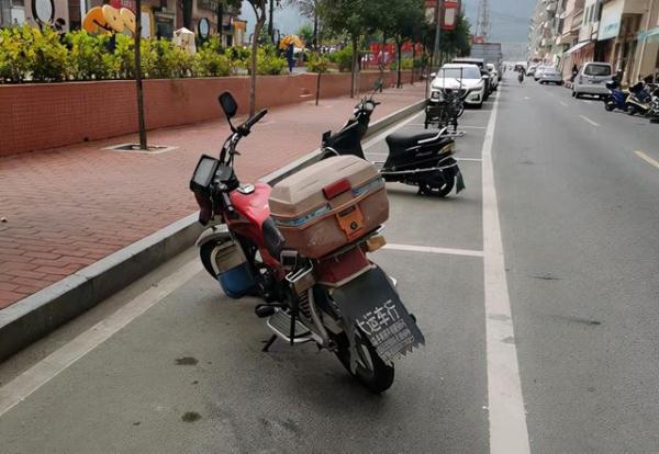 珠海炸街党凌晨准时出现,根本睡不了安稳觉,交警出手了! 珠海炸街党凌晨准时出现,根本睡不了安稳觉,交警出手了!