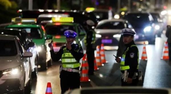 珠海炸街党凌晨准时出现,根本睡不了安稳觉,交警出手了! 珠海炸街党凌晨准时出现,根本睡不了安稳觉,交警出手了!