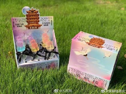 太仙了！黄鹤楼上新会发光的棒棒糖