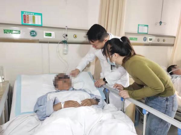 农妇长发卷进农机，瞬间撕脱整张头皮