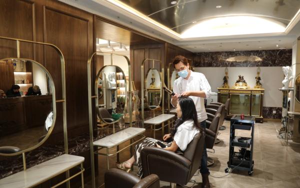 武康大楼的紫罗兰美发厅今回归，我们已经替你去烫过头了