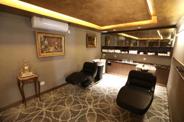 武康大楼的紫罗兰美发厅今回归，我们已经替你去烫过头了