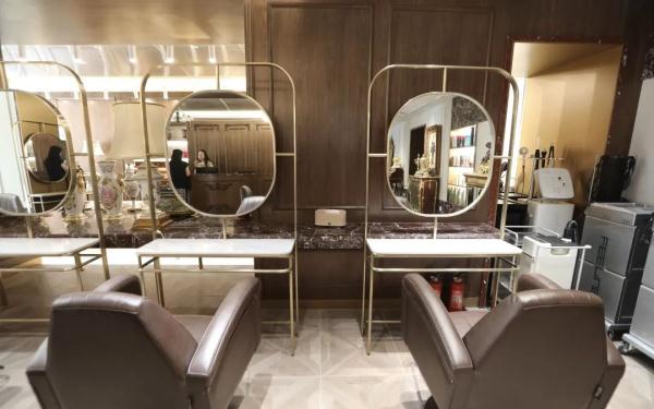 武康大楼的紫罗兰美发厅今回归，我们已经替你去烫过头了