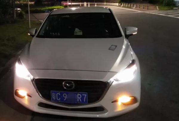 男子危急关头看到代驾欲偷梁换柱，谁知交警一句问话，还是穿帮了！