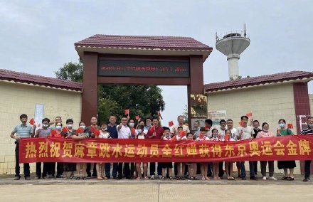 全红婵把奖励的零食留给弟妹吃，自己买最便宜的辣条