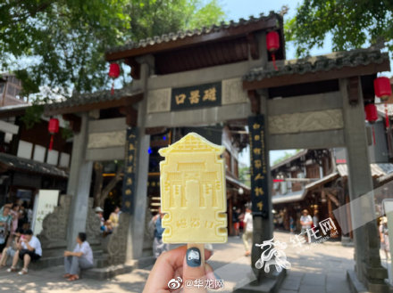 可可爱爱！重庆景区推出文创雪糕受热捧 有的一天可卖600余支