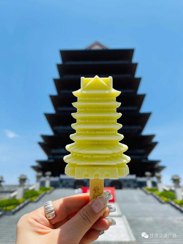 继“铜奔马”“彩陶瓶”后,“黄河楼”文创雪糕也亮相啦! 继“铜奔马”“彩陶瓶”后,“黄河楼”文创雪糕也亮相啦!