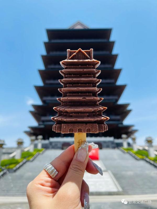 继“铜奔马”“彩陶瓶”后,“黄河楼”文创雪糕也亮相啦! 继“铜奔马”“彩陶瓶”后,“黄河楼”文创雪糕也亮相啦!