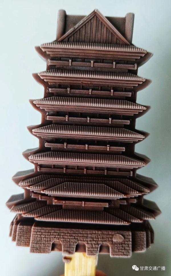 继“铜奔马”“彩陶瓶”后,“黄河楼”文创雪糕也亮相啦! 继“铜奔马”“彩陶瓶”后,“黄河楼”文创雪糕也亮相啦!