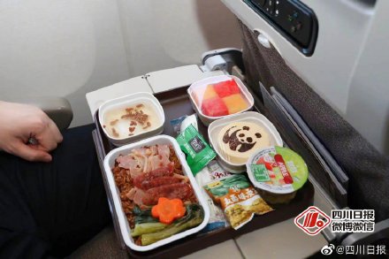 从起飞吃到降落！东航天府机场首航发三星堆雪糕