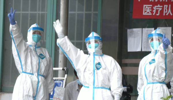 “就想出去上班!玩!”广州芳村解封,这些瞬间令人动容 “就想出去上班!玩!”广州芳村解封,这些瞬间令人动容