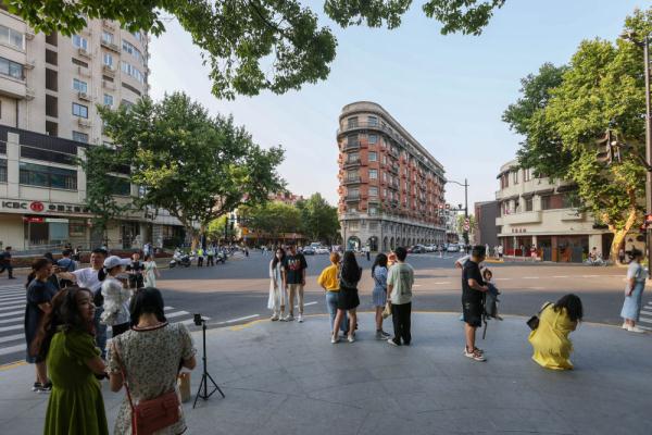 上海武康大楼:从建筑地标变身“超级网红” 秀出城市“软实力” 上海武康大楼:从建筑地标变身“超级网红” 秀出城市“软实力”