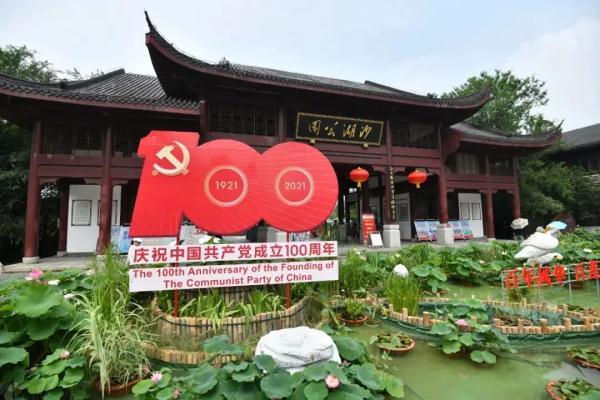 武汉惊现罕见双心莲！还有一大波新奇荷花你见过吗？