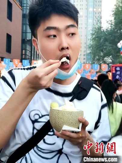 喜迎端午节小长假 沈阳特色街区点燃升级版“夜经济”