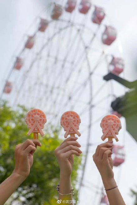 东湖之眼摩天轮水蜜桃口味的雪糕出道啦 东湖之眼摩天轮水蜜桃口味的雪糕出道啦