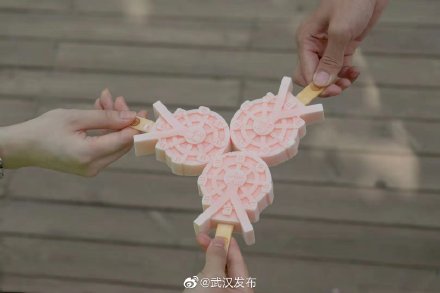 东湖之眼摩天轮水蜜桃口味的雪糕出道啦 东湖之眼摩天轮水蜜桃口味的雪糕出道啦