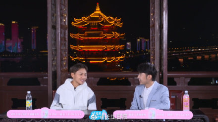 李佳琦朱广权吃黄鹤楼雪糕，王霜喝黄鹤楼汽水，这次黄鹤楼绿豆糕谁来尝
