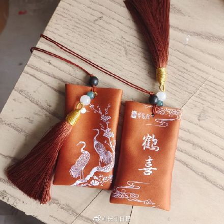 李佳琦朱广权吃黄鹤楼雪糕，王霜喝黄鹤楼汽水，这次黄鹤楼绿豆糕谁来尝