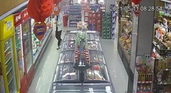 贪小便宜还是嘴馋？他分6次偷了54支雪糕，结果……