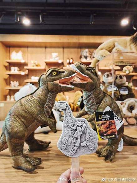 武汉园博园推马门溪龙雪糕 炎炎夏日你馋了吗？