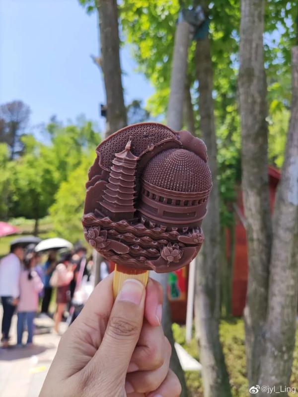 我想，一口把你吃掉！