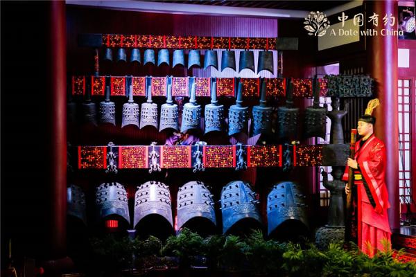 黄鹤楼中吹玉笛,四月春光看楚天 黄鹤楼中吹玉笛,四月春光看楚天