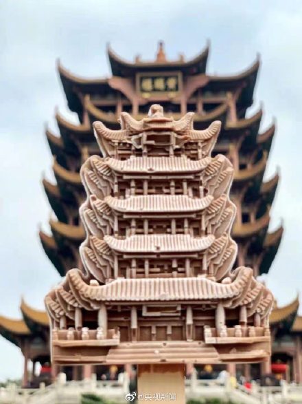 “小朱配琦”相约武汉黄鹤楼，这款雪糕要尝尝