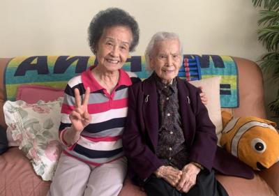 85岁女儿照顾104岁老母亲，家族长寿秘诀是…