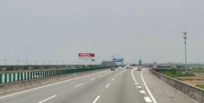 女子珠海高速公路一个急刹,害得后车当场翻车!她竟振振有词说…… 女子珠海高速公路一个急刹,害得后车当场翻车!她竟振振有词说……