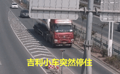 女子珠海高速公路一个急刹,害得后车当场翻车!她竟振振有词说…… 女子珠海高速公路一个急刹,害得后车当场翻车!她竟振振有词说……