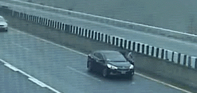 女子珠海高速公路一个急刹,害得后车当场翻车!她竟振振有词说…… 女子珠海高速公路一个急刹,害得后车当场翻车!她竟振振有词说……