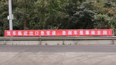 女子珠海高速公路一个急刹,害得后车当场翻车!她竟振振有词说…… 女子珠海高速公路一个急刹,害得后车当场翻车!她竟振振有词说……